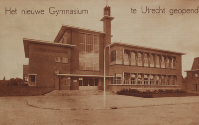 300519 Gezicht op de voorgevel van het onlangs geopende nieuwe Stedelijk Gymnasium (Homeruslaan 40) te Utrecht.